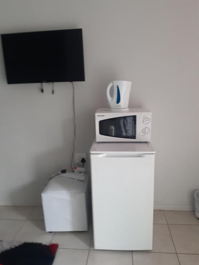 Ruros Guest House Kempton Park Esterno foto